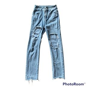 SHEIN High Waist Ripped Raw Hem
Mom Jeans